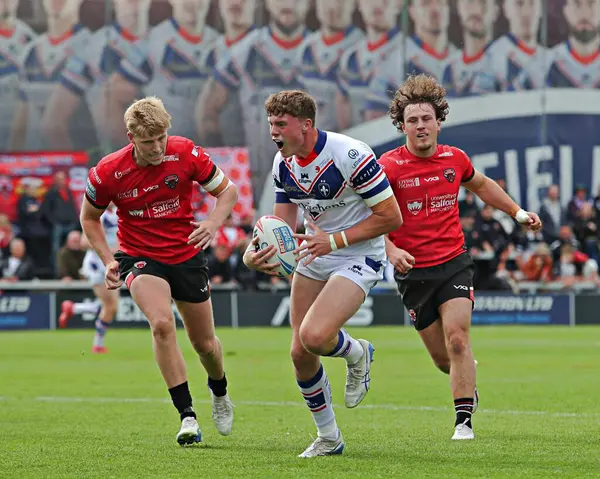 Wakefield Trinity 'den Ellis Lingard, 25 Mayıs 2025' te Birleşik Krallık 'ın Wakefield Stadyumu' nda oynanan Betfred Süper Lig karşılaşmasında ilk maçına çıktı.