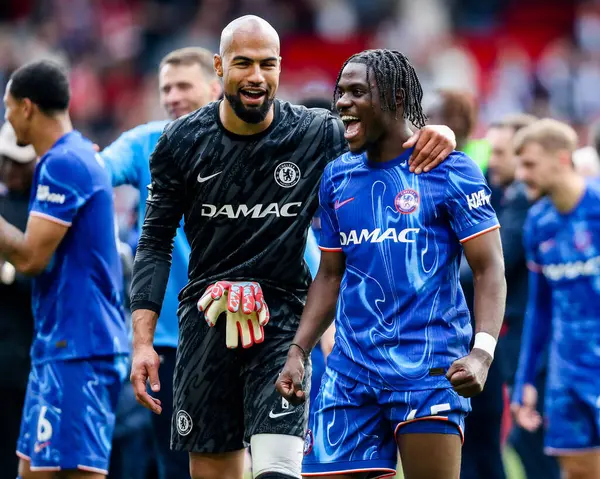 Chelsea Premier Lig maçının ardından Nottingham Forest Chelsea 'ye karşı 25 Mayıs 2025' te İngiltere 'nin Nottingham şehrinde oynanan City Ground maçında kazandığı galibiyet sonrasında Şampiyonlar Ligi' ndeki yerlerini kutluyor.