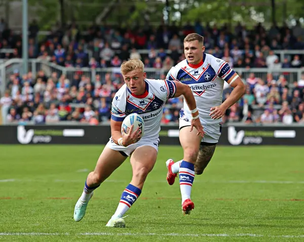 Wakefield Trinity 'den Jayden Myers Betfred Süper Lig maçı sırasında Wakefield Trinity, DIY Kitchens Stadyumu' nda Salford Red Devils 'e karşı, 25 Mayıs 2025