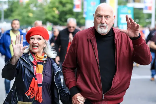 Charlton Athletic taraftarı, 25 Mayıs 2025 'te Wembley Stadyumu' nda Charlton Athletic ile Leyton Orient arasında oynanan final maçı öncesinde stadyuma geldi.