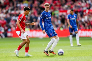 Chelsea 'den Cole Palmer Nottingham Ormanı' ndan Morgan Gibbs-White tarafından Premier League maçı sırasında Nottingham Forest Chelsea 'ye karşı City Ground, Nottingham, İngiltere' de 25 Mayıs 2025 'te oynanan maçta baskı altına alındı.