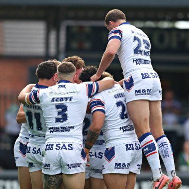 Wakefield, Wakefield Trinity 'nin 25 Mayıs 2025' te DIY Kitchens Stadyumu 'nda oynanan Betfred Süper Lig karşılaşmasında Ellis Lingard' ın attığı golü kutluyor.