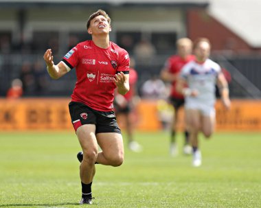 Salford Red Devils 'den Nathan Connell Betfred Süper Lig maçı sırasında Wakefield Trinity, Salford Red Devils' e karşı DIY Kitchens Stadyumu, Wakefield, İngiltere, 25 Mayıs 2025