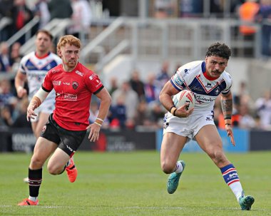 Wakefield Trinity 'den Mathieu Cozza Betfred Süper Lig maçı sırasında Wakefield Üçlemesi, DIY Kitchens Stadyumu' nda Salford Red Devils 'e karşı, 25 Mayıs 2025