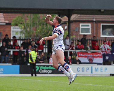 Wakefield Trinity 'den Ellis Lingard, 25 Mayıs 2025' te Birleşik Krallık 'ın Wakefield Stadyumu' nda oynanan Betfred Süper Lig karşılaşmasında ikinci denemesini kutluyor.