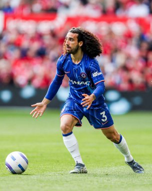 Chelsea 'li Marc Cucurella Premier Lig maçında topla koşuyor Nottingham Forest Chelsea' ye karşı City Ground, Nottingham, İngiltere, 25 Mayıs 2025