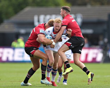 Salford Red Devils takımından Jack Ormonroyd ve Ryan Brierley, Wakefield Trinity Süper Lig karşılaşmasında Wakefield Trinity 'nin Salford Red Devils' e karşı DIY Kitchens Stadyumu, Wakefield, Birleşik Krallık, 25 Mayıs 2025