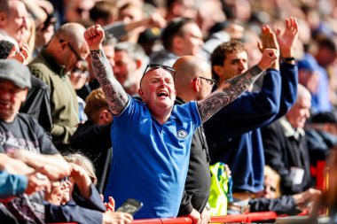 Chelsea taraftarları, Nottingham Forest 'ın Chelsea' ye karşı oynadığı Premier Lig maçını 25 Mayıs 2025 'te Nottingham, İngiltere' de kutluyorlar.