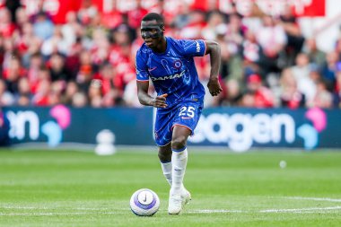 Chelsea 'den Moises Caicedo Premier Lig maçında topla koşuyor Nottingham Forest Chelsea' ye karşı City Ground, Nottingham, İngiltere, 25 Mayıs 2025