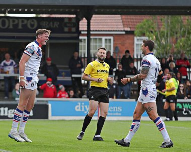 Wakefield Trinity 'den Ellis Lingard, 25 Mayıs 2025' te Birleşik Krallık 'ın Wakefield Stadyumu' nda oynanan Betfred Süper Lig karşılaşmasında ikinci denemesini kutluyor.