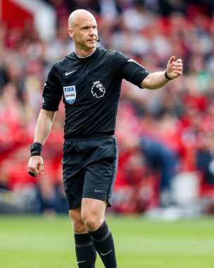Hakem Anthony Taylor Premier Lig maçı sırasında Nottingham Forest Chelsea 'ye karşı City Ground, Nottingham, İngiltere, 25 Mayıs 2025