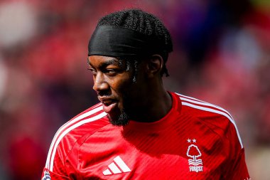 Nottingham Ormanı 'ndan Anthony Elanga, İngiltere' nin Nottingham City Ground, Nottingham şehrinde oynanan Premier League maçından önce sıraya giriyor.