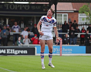 Wakefield Trinity 'den Ellis Lingard, 25 Mayıs 2025' te Birleşik Krallık 'ın Wakefield Stadyumu' nda oynanan Betfred Süper Lig karşılaşmasında ikinci denemesini kutluyor.