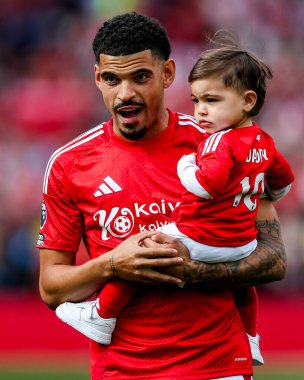 Nottingham Ormanı 'ndan Morgan Gibbs-White, Nottingham Forest' ın Chelsea 'ye karşı oynadığı 25 Mayıs 2025 tarihli Premier League maçından önce sıralanıyor.