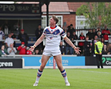 Wakefield Trinity 'den Ellis Lingard, 25 Mayıs 2025' te Birleşik Krallık 'ın Wakefield Stadyumu' nda oynanan Betfred Süper Lig karşılaşmasında ikinci denemesini kutluyor.