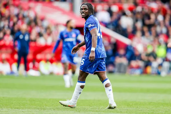 Chelsea 'den Romeo Lavia, Nottingham Forest' ın Chelsea 'ye karşı oynadığı Premier League maçında 25 Mayıs 2025' te tepki gösterdi.