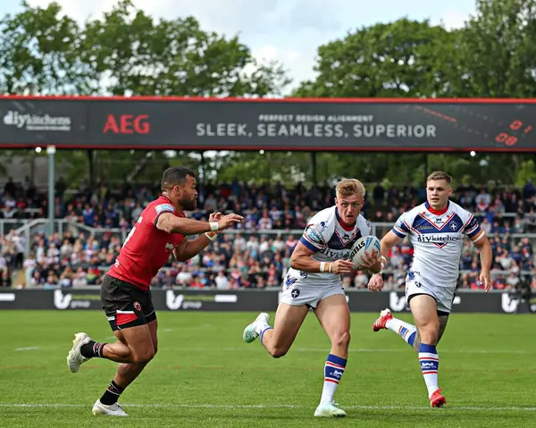 Wakefield Trinity 'den Jayden Myers Betfred Süper Lig maçı sırasında Wakefield Trinity, DIY Kitchens Stadyumu' nda Salford Red Devils 'e karşı, 25 Mayıs 2025