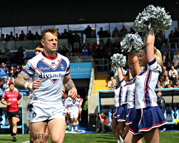 Wakefield Trinity 'den Tom Johnstone, 25 Mayıs 2025' te Wakefield, İngiltere 'deki DIY Kitchens Stadyumu' nda oynanan Betfred Süper Lig karşılaşmasından önce koşuyor.