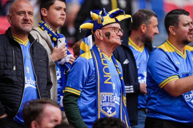 Wimbledon taraftarı, 26 Mayıs 2025 'te Wembley Stadyumu' nda Wimbledon 'a karşı oynanan Sky Bet 2 Playoff final maçı öncesinde.
