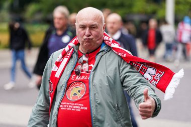 Walsall taraftarı, 26 Mayıs 2025 'te Wembley Stadyumu' nda Wimbledon 'a karşı oynanan Sky Bet 2 playoff final maçı öncesinde