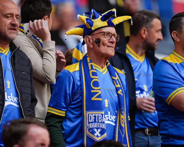 Wimbledon taraftarı, 26 Mayıs 2025 'te Wembley Stadyumu' nda Wimbledon 'a karşı oynanan Sky Bet 2 Playoff final maçı öncesinde.