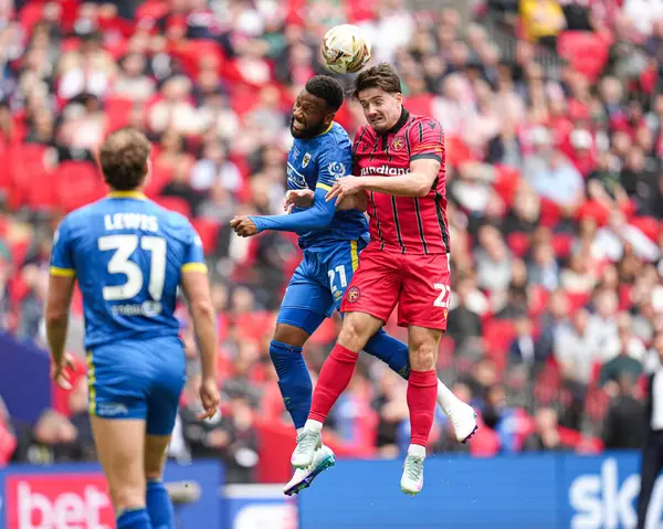 AFC Wimbledon takımından Myles Hippolyte ve Walsall takımından Jamie Jellis 26 Mayıs 2025 'te Wembley Stadyumu' nda oynanan Wimbledon-Walsall maçında eleme maçı için kapışacaklar.