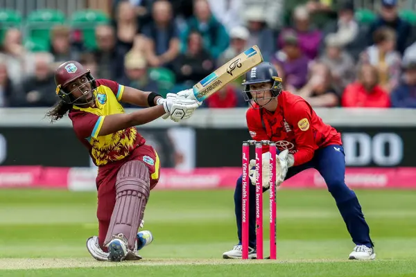 Batı Hint Adaları 'ndan Hayley Matthews 3. Vitality IT20 Serisi' nde altı koşu topa vurdu. Maç, 26 Mayıs 2025 'te Cloud County Ground, Chelmsford, Birleşik Krallık' ta İngiltere ile Batı Hint Adaları Kadınları arasında oynanacak.