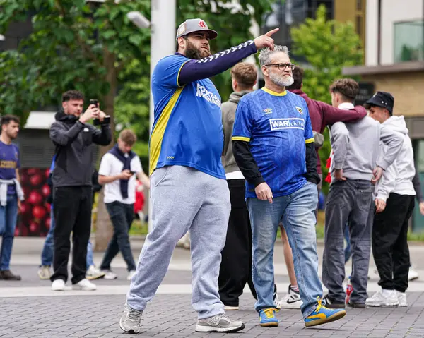 Afc Wimbledon taraftarları Sky Bet 2 Playoff Finali öncesinde AFC Wimbledon Walsall 'a karşı Wembley Stadyumu, Londra, 26 Mayıs 2025