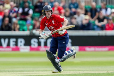 İngiltere 'den Nat Sciver-Brunt 3. Vitality IT20 Serisi sırasında harekete geçen kadınlar, 26 Mayıs 2025' te Cloud County Ground, Chelmsford, İngiltere 'de İngiltere' ye karşı Batı Hint Adaları Kadınları ile eşleşti.