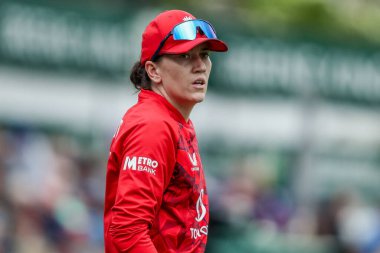 İngiltere 'den Emily Arlott 3. Vitality IT20 Serisi sırasında İngiltere' ye karşı Batı Hint Adaları Kadınları 'nı 26 Mayıs 2025' te Cloud County Ground, Chelmsford 'da izliyor.