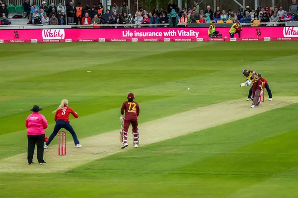 Batı Hint Adaları Kadın Yarasaları 'ndan Hayley Matthews 3. Vitality IT20 Serisi' nde İngiltere 'ye karşı Batı Hint Adaları Kadınları, Cloud County Ground, Chelmsford, Birleşik Krallık' ta 26 Mayıs 2025