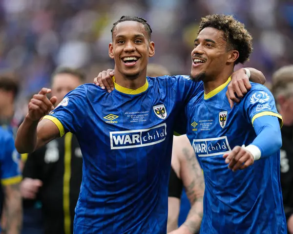 26 Mayıs 2025 'te Wembley Stadyumu' nda Wimbledon 'a karşı oynanan Gökyüzü İddia Ligi 2 Playoff final maçından sonra