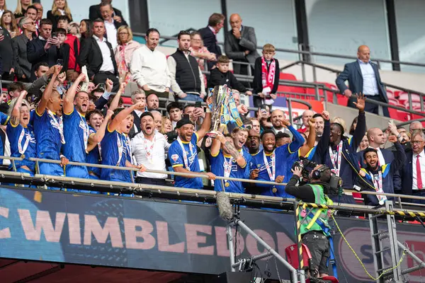 26 Mayıs 2025 'te Wembley Stadyumu' nda Wimbledon 'a karşı oynanan Gökyüzü İddia Ligi 2 Playoff Final maçı sırasında