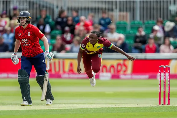 Batı Hint Adaları Kadın Bowlingleri 'nden Jahzara Claxton 3. Vitality IT20 Serisi' nde İngiltere - Batı Hint Adaları Kadınları - Cloud County Ground, Chelmsford, Birleşik Krallık, 26 Mayıs 2025