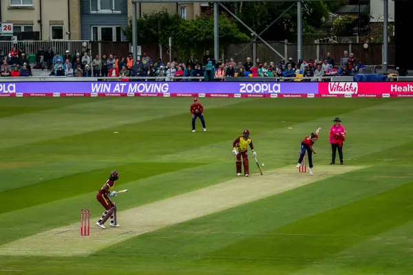 İngiltere 'den Emily Arlott 3. Vitality IT20 Serisi' nde Bayanlar, 26 Mayıs 2025 'te Cloud County Ground, Chelmsford, Birleşik Krallık' ta İngiltere 'ye karşı Batı Hint Kadınları ile eşleşti.