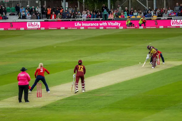 Batı Hint Adaları Kadın Yarasaları 'ndan Hayley Matthews 3. Vitality IT20 Serisi' nde İngiltere 'ye karşı Batı Hint Adaları Kadınları, Cloud County Ground, Chelmsford, Birleşik Krallık' ta 26 Mayıs 2025