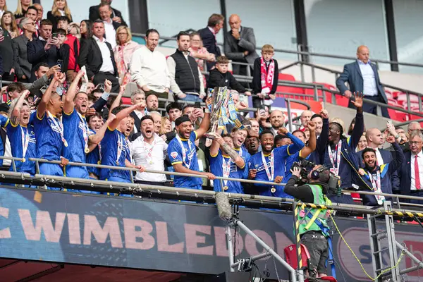 26 Mayıs 2025 'te Wembley Stadyumu' nda Wimbledon 'a karşı oynanan Gökyüzü İddia Ligi 2 Playoff final maçından sonra