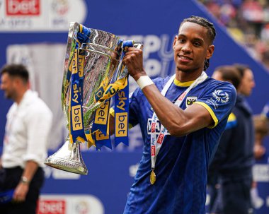 AFC Wimbledon takımından Alistair Smith, 26 Mayıs 2025 'te Wembley Stadyumu' nda oynanan ve Wimbledon 'a karşı oynanan 2.