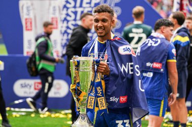 Wimbledon oyuncusu 26 Mayıs 2025 'te Wembley Stadyumu' nda Wimbledon 'a karşı oynanan Wimbledon final maçından sonra Wimbledon' da kutlama yaptı.