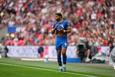 AFC Wimbledon takımından Ryan Johnson 26 Mayıs 2025 'te Wembley Stadyumu' nda AFC Wimbledon ile Wimbledon arasında oynanan final maçında