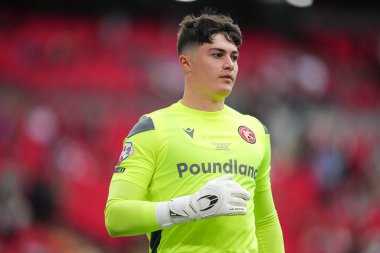 Walsall takımından Tommy Simkin 26 Mayıs 2025 'te Wembley Stadyumu' nda Wimbledon 'a karşı oynanan Wimbledon final maçında