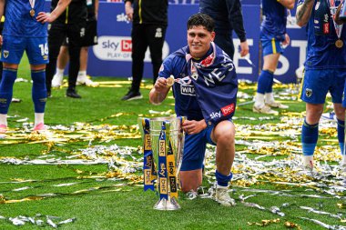 26 Mayıs 2025 'te Londra, Wembley Stadyumu' nda Wimbledon 'a karşı oynanan Gökyüzü İddia Ligi 2 Playoff final maçından sonraki kutlamalar.