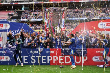 26 Mayıs 2025 'te Wembley Stadyumu' nda Wimbledon 'a karşı oynanan Gökyüzü İddia Ligi 2 Playoff final maçından sonra