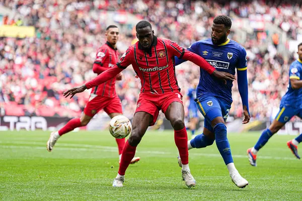 26 Mayıs 2025 'te Wembley Stadyumu' nda Wimbledon 'a karşı oynanan Gökyüzü İddia Ligi 2 Playoff Final maçı sırasında