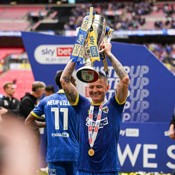 26 Mayıs 2025 'te Londra, Wembley Stadyumu' nda Wimbledon 'a karşı oynanan Gökyüzü İddia Ligi 2 Playoff final maçından sonraki kutlamalar.