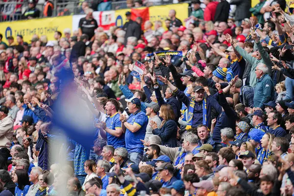 Wimbledon taraftarları 26 Mayıs 2025 'te Wembley Stadyumu' nda Wimbledon 'a karşı AFC Wimbledon final maçında Wimbledon ile karşılaşacak.