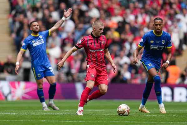 26 Mayıs 2025 'te Wembley Stadyumu' nda Wimbledon 'a karşı oynanan Gökyüzü İddia Ligi 2 Playoff Final maçı sırasında