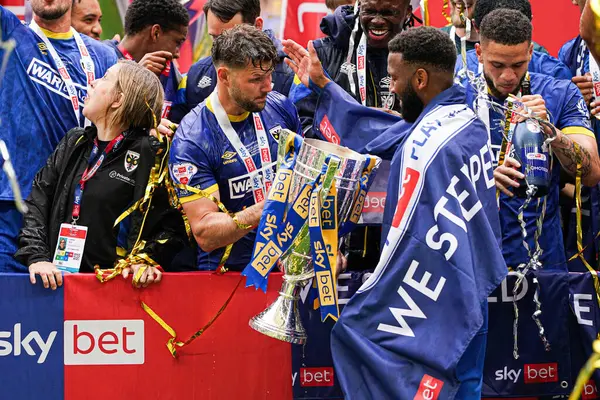 26 Mayıs 2025 'te Wembley Stadyumu' nda Wimbledon 'a karşı oynanan Gökyüzü İddia Ligi 2 Playoff final maçından sonra