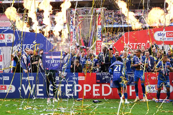 Wimbledon, 26 Mayıs 2025 'te Wembley Stadyumu' nda Wimbledon 'a karşı oynanan Wimbledon final maçı sonrasında terfi aldı.