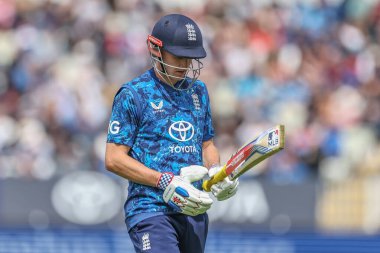 İngiltere kaptanı Harry Brook, Batı Hint Adaları 'ndan Keacy Carty' nin 29 Mayıs 2025 'te Edgbaston, Birmingham' da Batı Hint Adaları 'na karşı oynadığı 1.